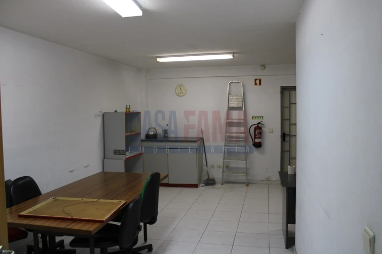 Armazém para Venda em Castêlo da Maia Foto 28