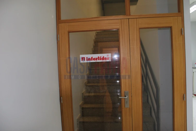 Armazém para Venda em Castêlo da Maia Foto 32