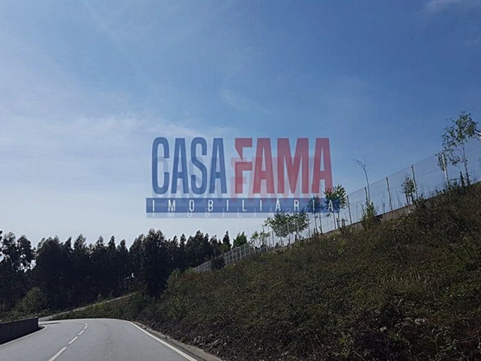 Terreno Comércio / Armazém para Venda em Lousado Foto 1