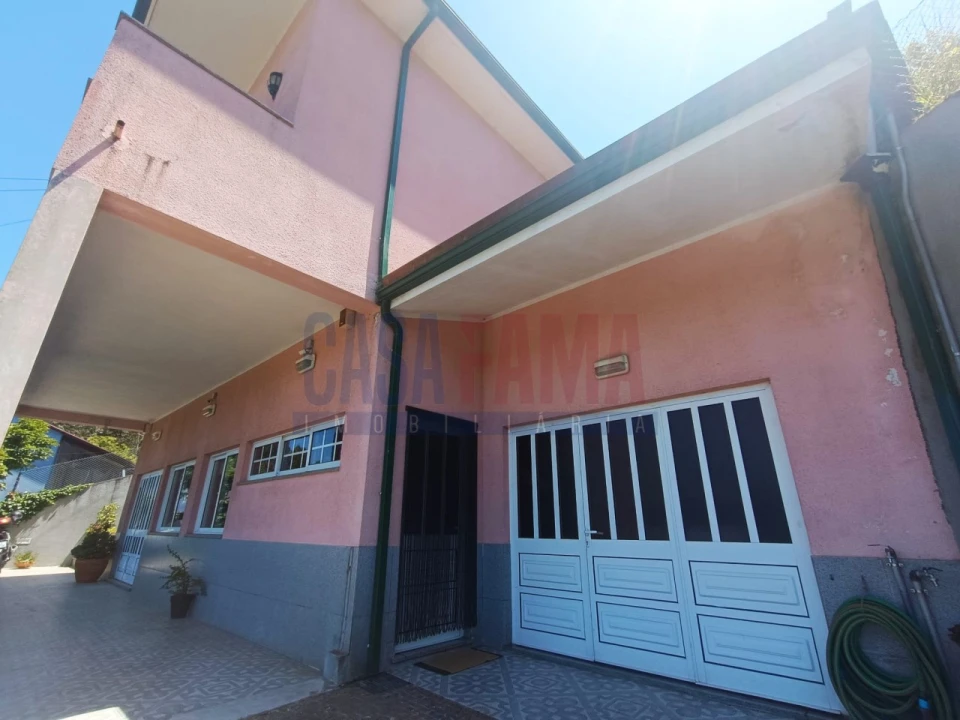 Moradia T3 para Venda em Vilarinho das Cambas Foto 1