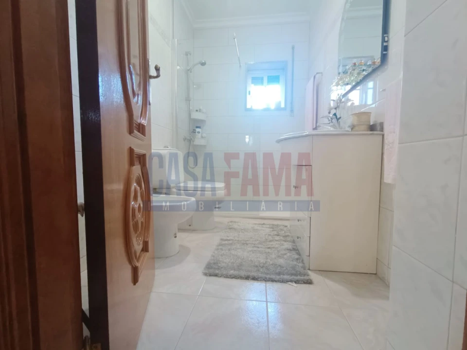 Moradia T3 para Venda em Vilarinho das Cambas Foto 19