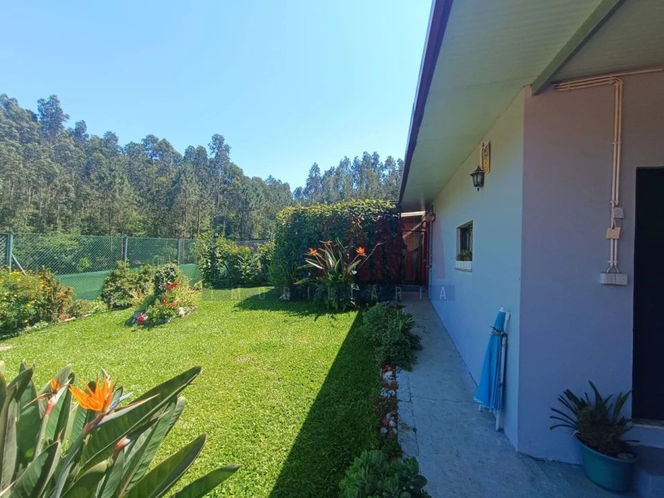 Moradia T3 para Venda em Vilarinho das Cambas Foto 22