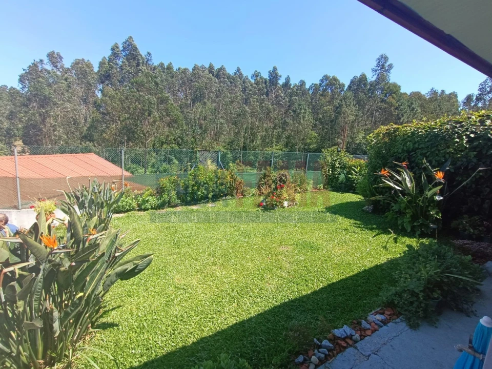 Moradia T3 para Venda em Vilarinho das Cambas Foto 24