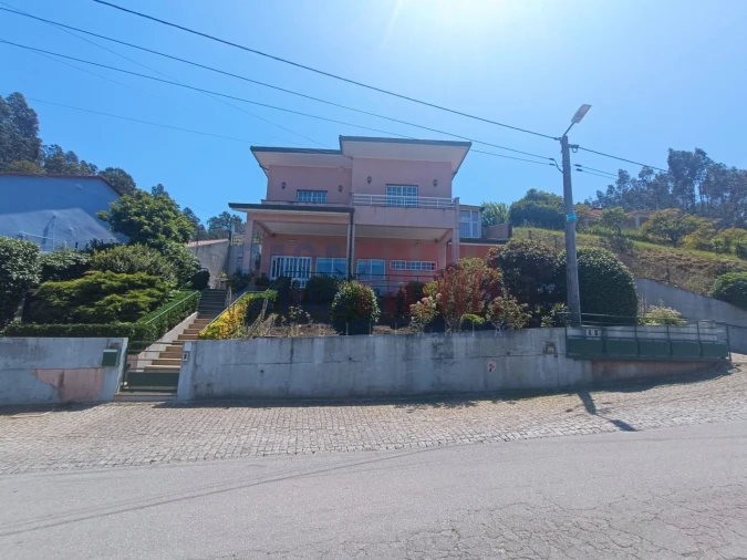 Moradia T3 para Venda em Vilarinho das Cambas Foto 3