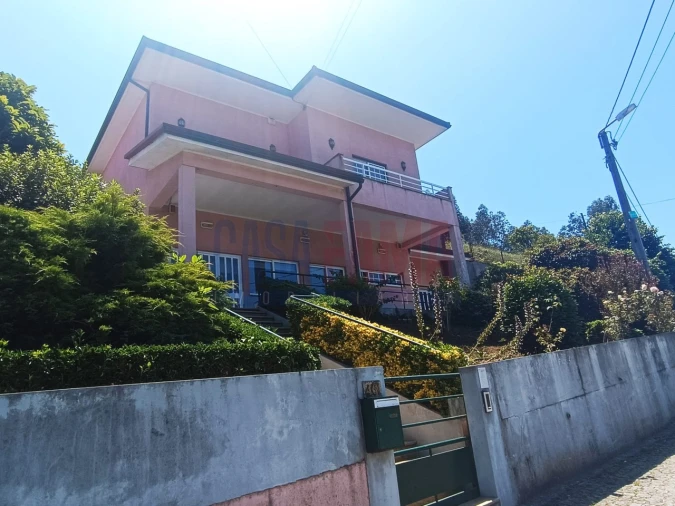 Moradia T3 para Venda em Vilarinho das Cambas Foto 12