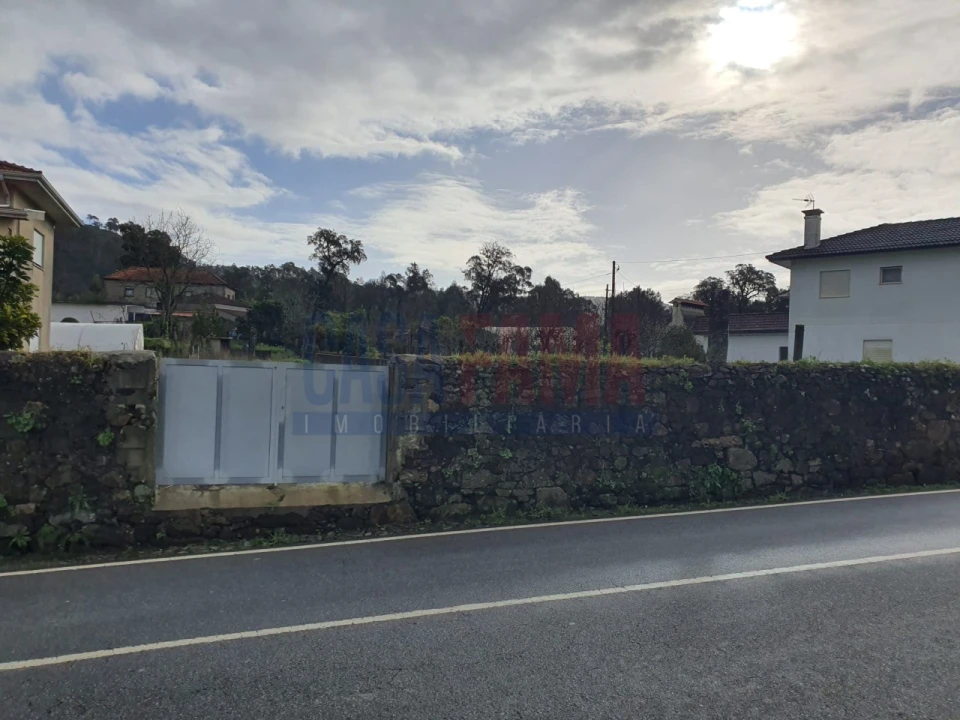 Terreno para Venda em Carreira e Refojos de Riba de Ave Foto 2