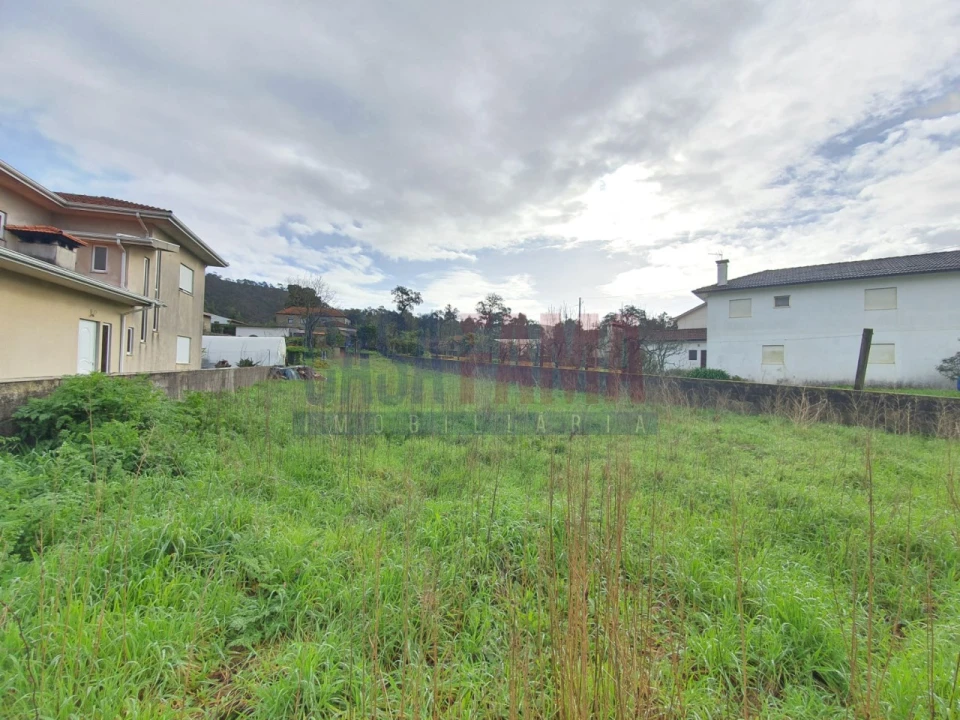 Terreno para Venda em Carreira e Refojos de Riba de Ave Foto 4