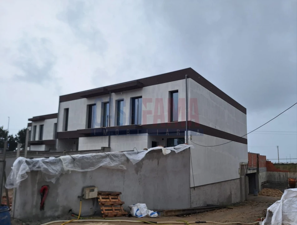 Moradia T3 para Venda em Arvore Foto 1