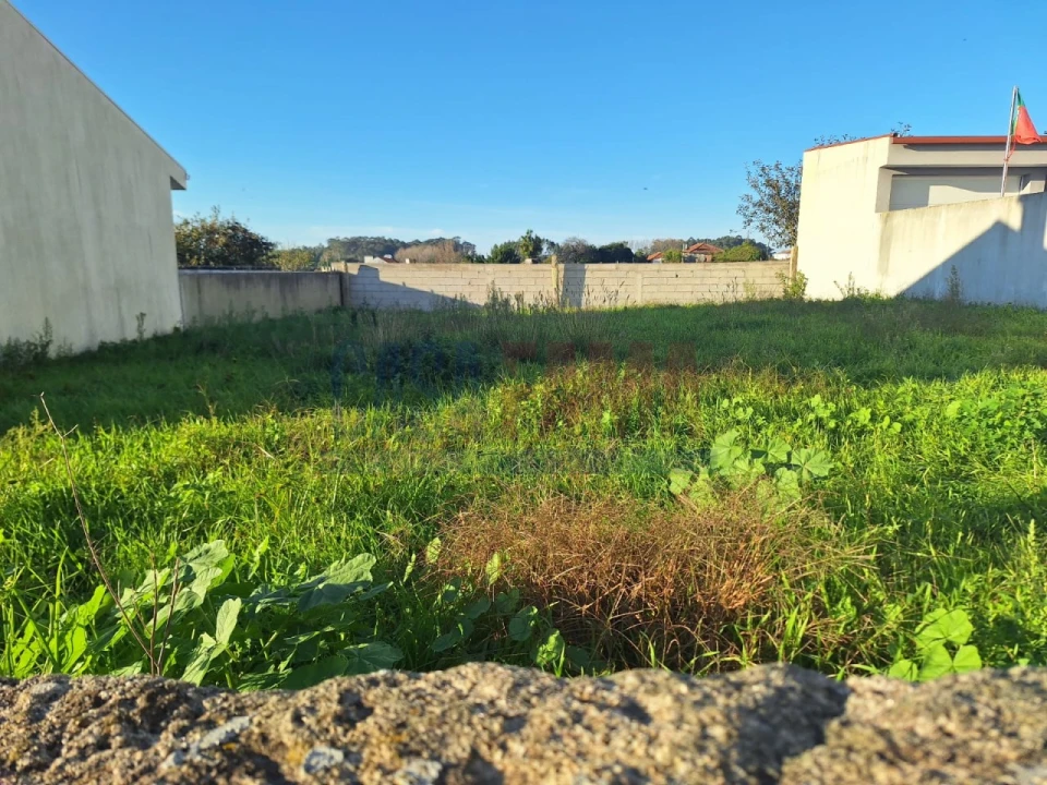 Terreno para Venda em Vilar de Pinheiro Foto 2