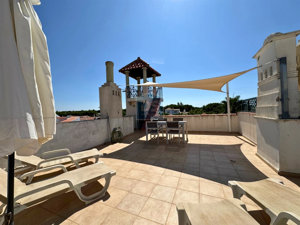 Apartamento T2 para Venda em Quarteira Foto 16
