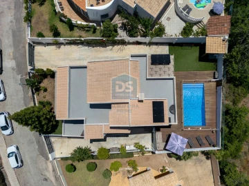Moradia T6 para Venda em Albufeira e Olhos de Água