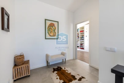 Moradia T6 para Venda em Albufeira e Olhos de Água