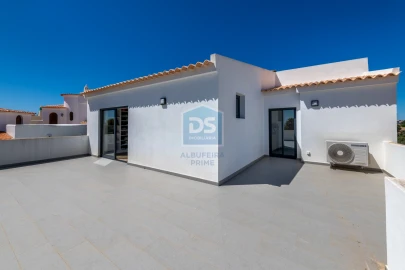 Moradia T6 para Venda em Albufeira e Olhos de Água