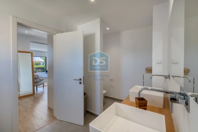 Moradia T6 para Venda em Albufeira e Olhos de Água