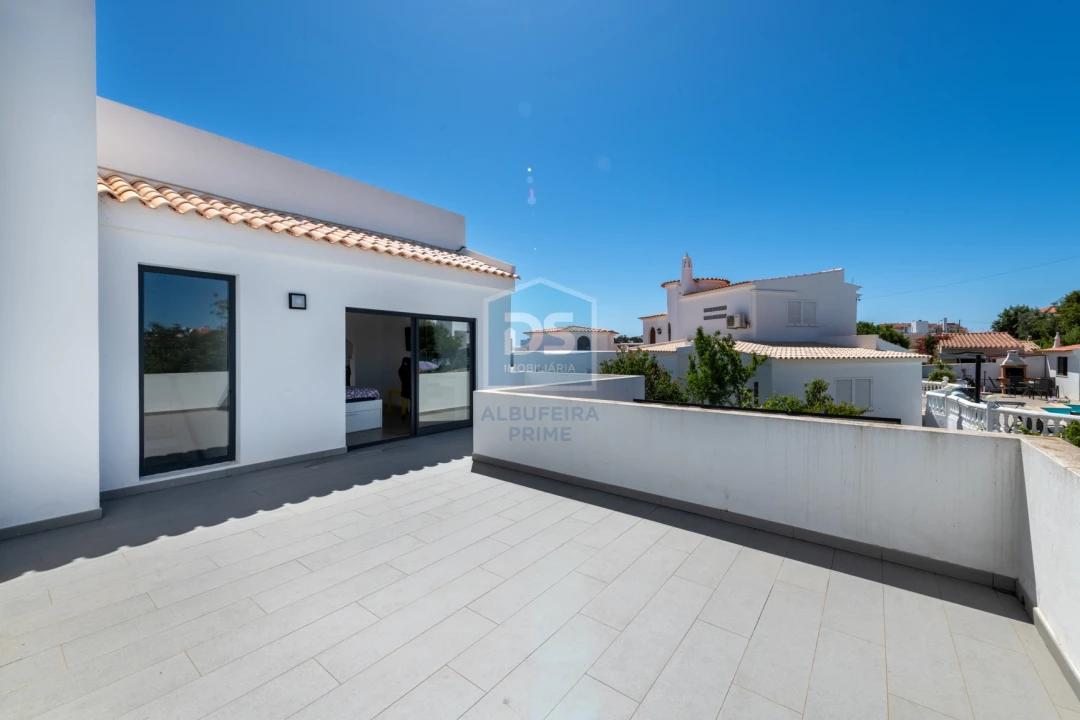 Moradia T6 para Venda em Albufeira e Olhos de Água Foto 10