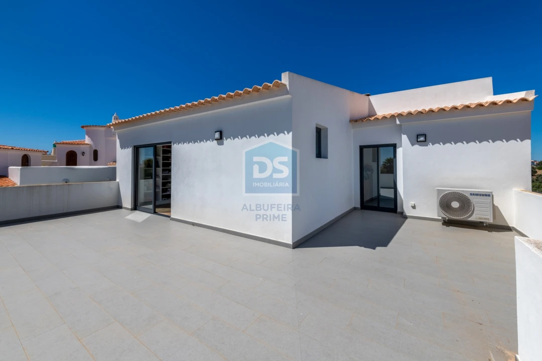 Moradia T6 para Venda em Albufeira e Olhos de Água Foto 11