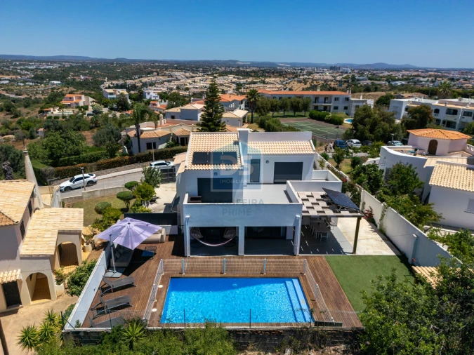 Moradia T6 para Venda em Albufeira e Olhos de Água
