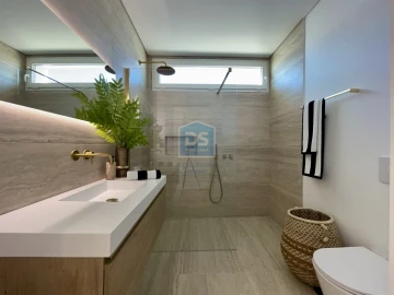Moradia T4 para Venda em Quarteira