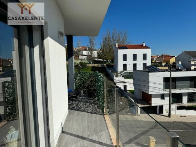 Apartamento T3 para Venda em Pontinha e Famões Foto 1