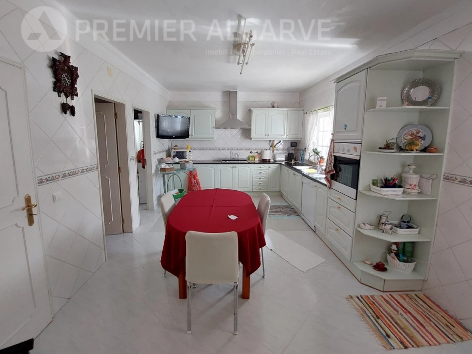 Moradia T5 para Venda em Montenegro Foto 10