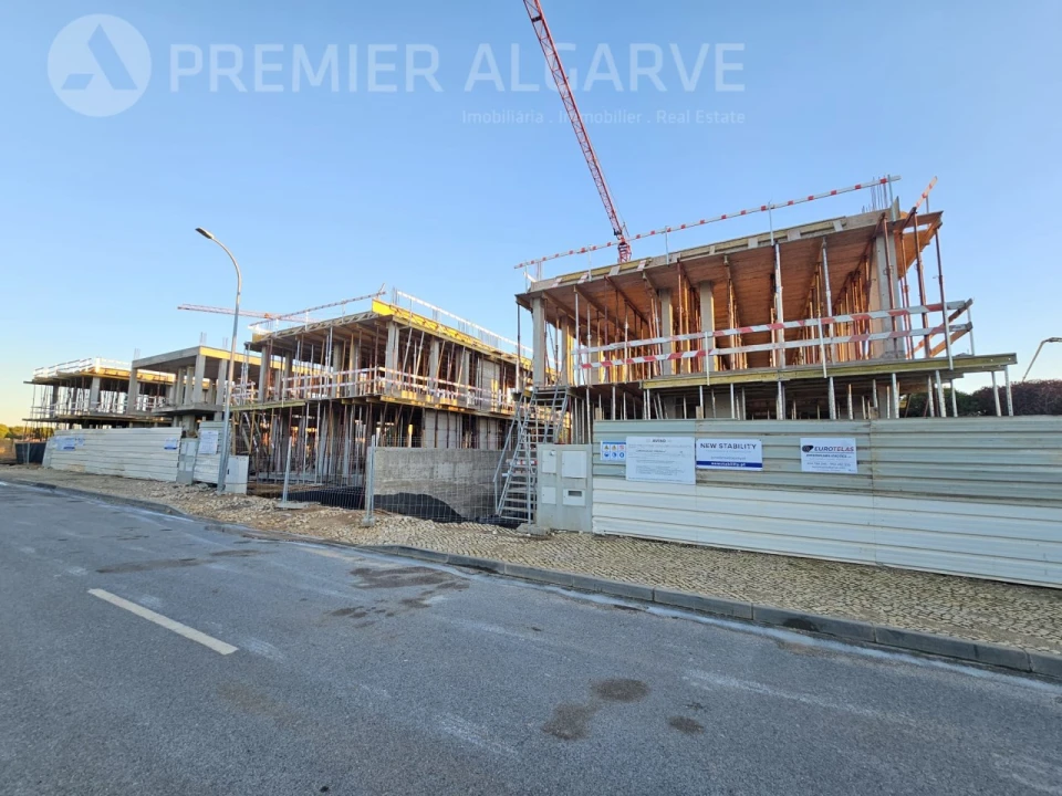 Moradia T5 para Venda em Montenegro Foto 1