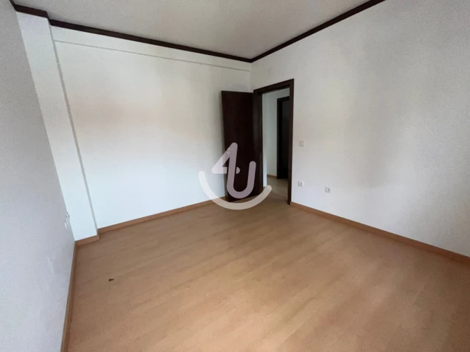 Garagem para Venda em Nazare Foto 17