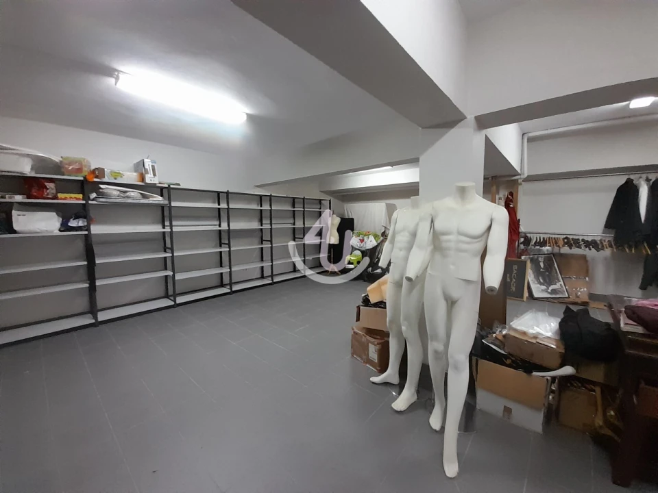 Armazém para Venda em Alcobaça e Vestiaria Foto 8