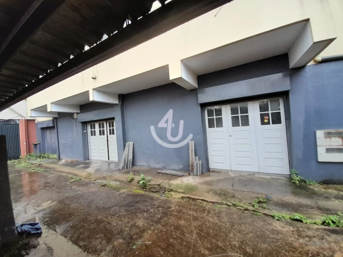 Armazém para Venda em Alcobaça e Vestiaria Foto 1