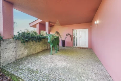 Moradia T5 para Venda em Oliveira do Douro