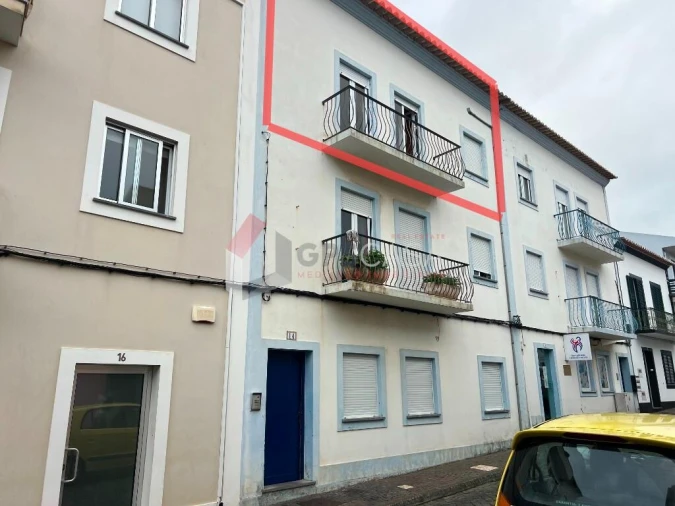 Apartamento T3 para Venda em Praia da Vitoria (Santa Cruz)