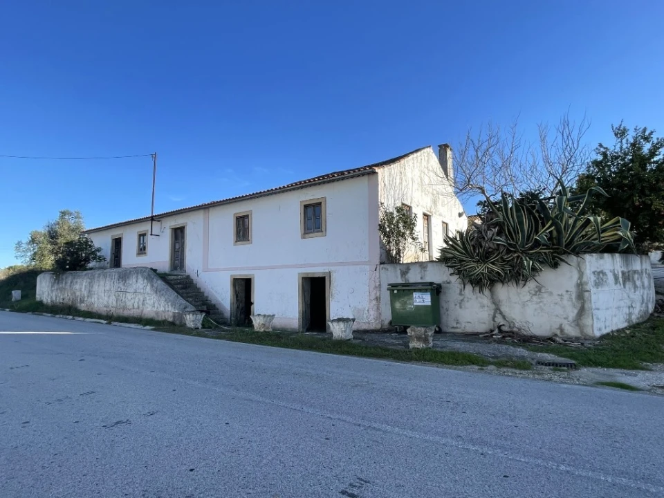 Moradia T5 para Venda em Nossa Senhora do Pranto Foto 1