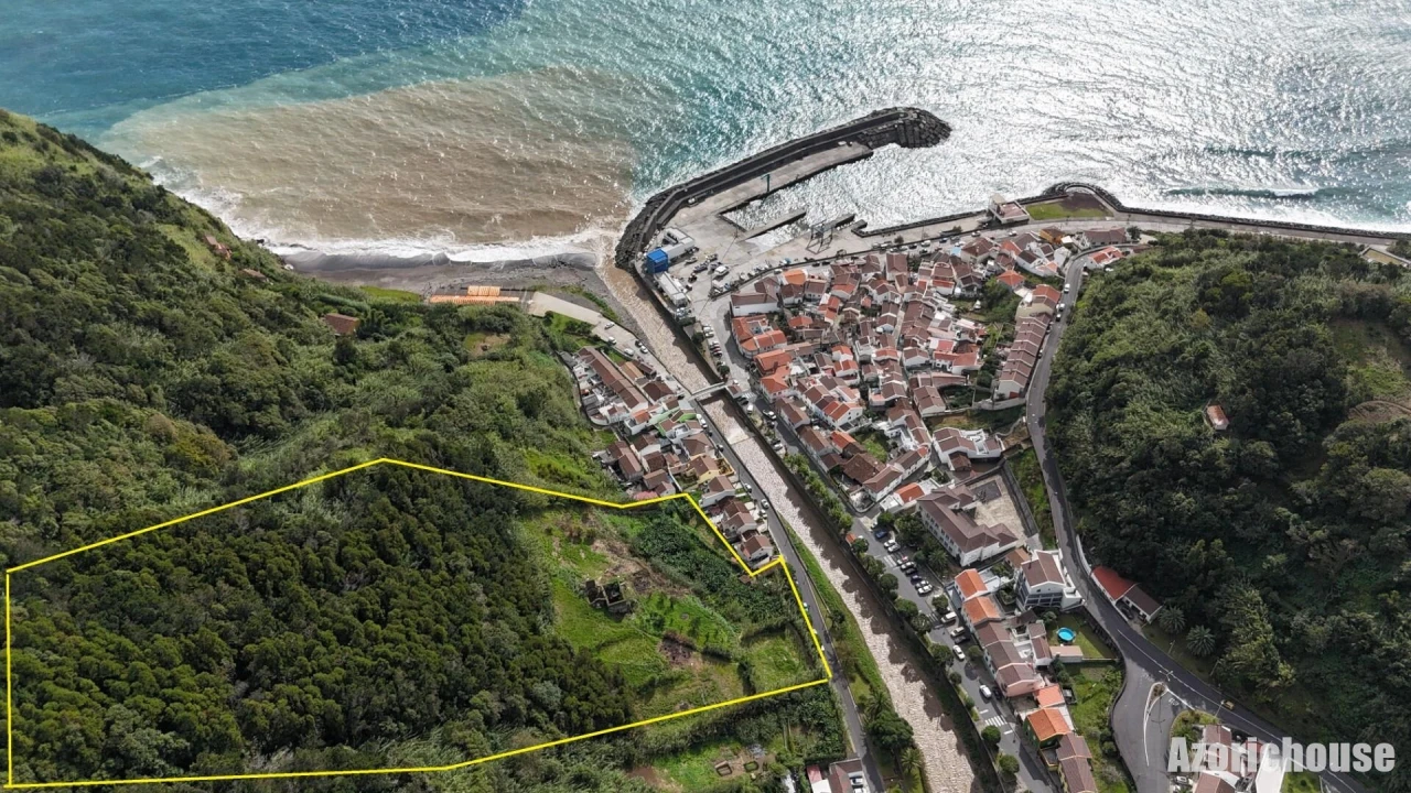 Prédio para Venda em Ribeira Quente Foto 1