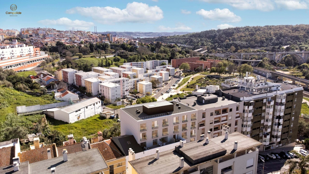 Apartamento T2 para Venda em Campolide Foto 2
