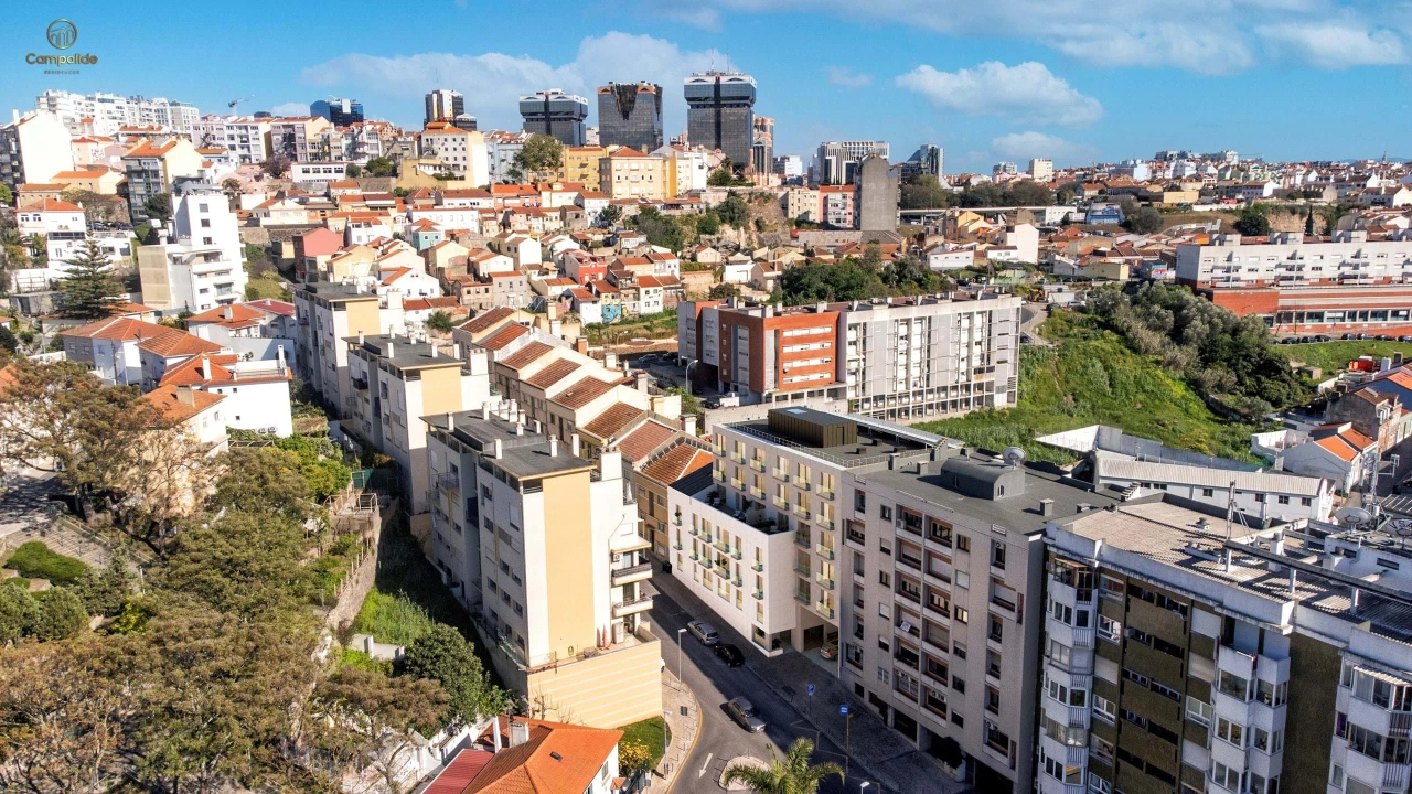Apartamento T2 para Venda em Campolide Foto 1