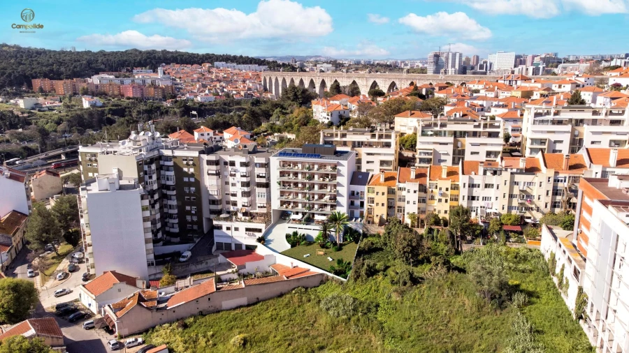 Apartamento T2 para Venda em Campolide Foto 2