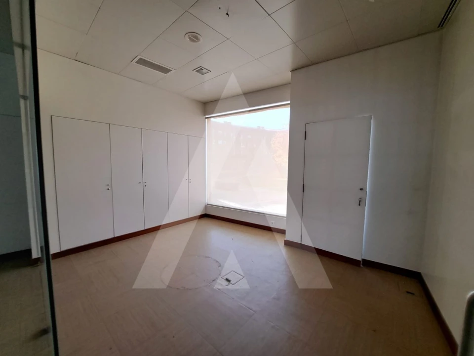 Loja para Arrendamento em Aradas Foto 7