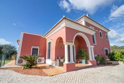 Moradia T4 para Venda em Loule (São Sebastião)