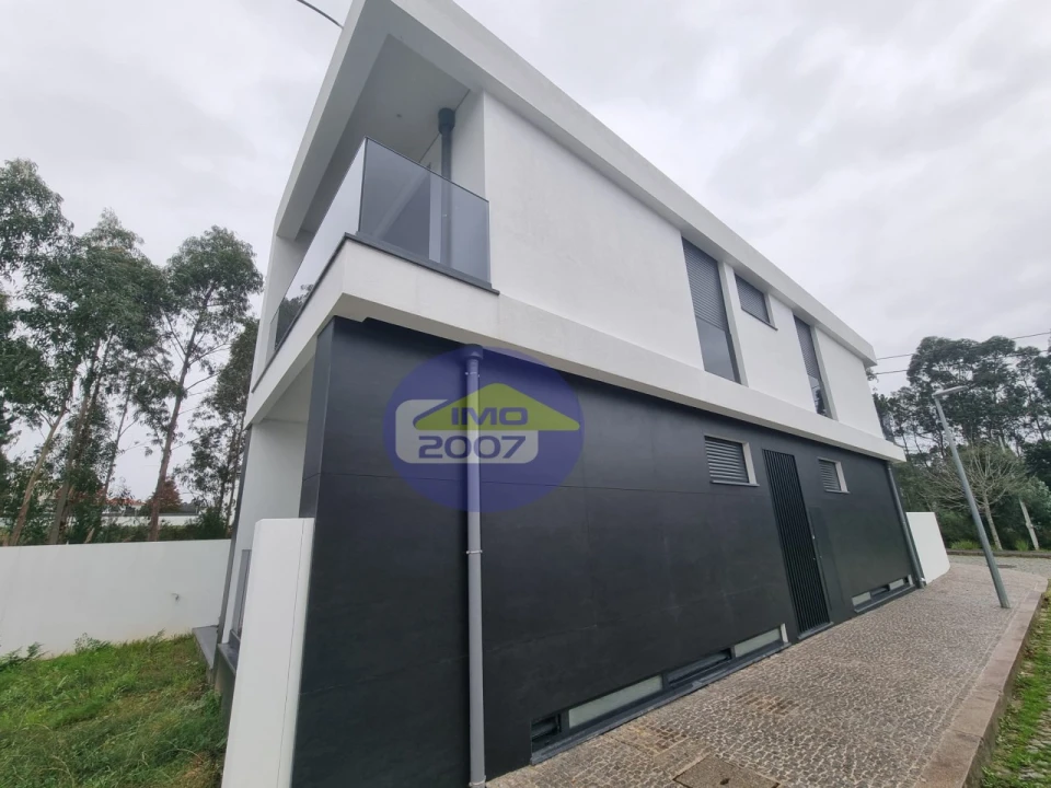 Moradia T4 para Venda em Anta e Guetim Foto 1