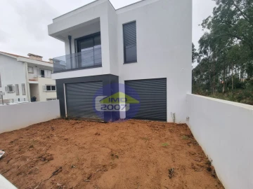 Moradia T4 para Venda em Anta e Guetim