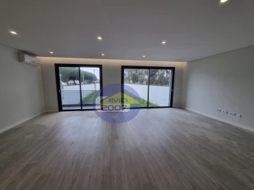 Moradia T4 para Venda em Anta e Guetim