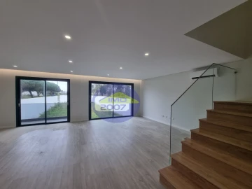 Moradia T4 para Venda em Anta e Guetim