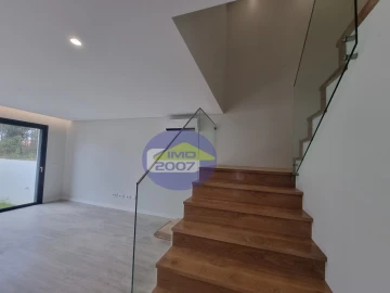Moradia T4 para Venda em Anta e Guetim