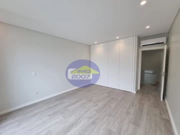 Moradia T4 para Venda em Anta e Guetim