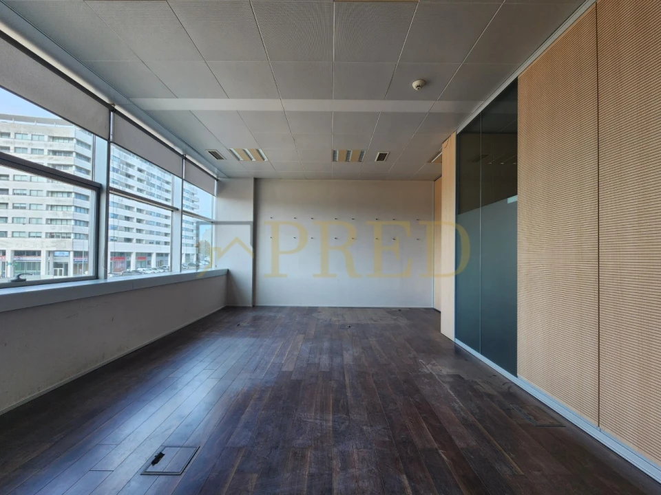 Escritório para Arrendamento em Santa Marinha e São Pedro da Afurada Foto 3