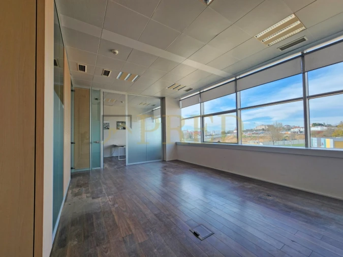 Escritório para Arrendamento em Santa Marinha e São Pedro da Afurada Foto 2