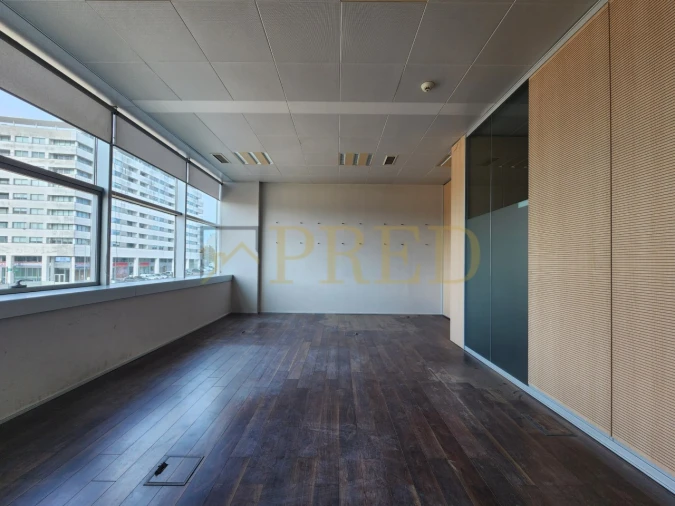 Escritório para Arrendamento em Santa Marinha e São Pedro da Afurada Foto 3