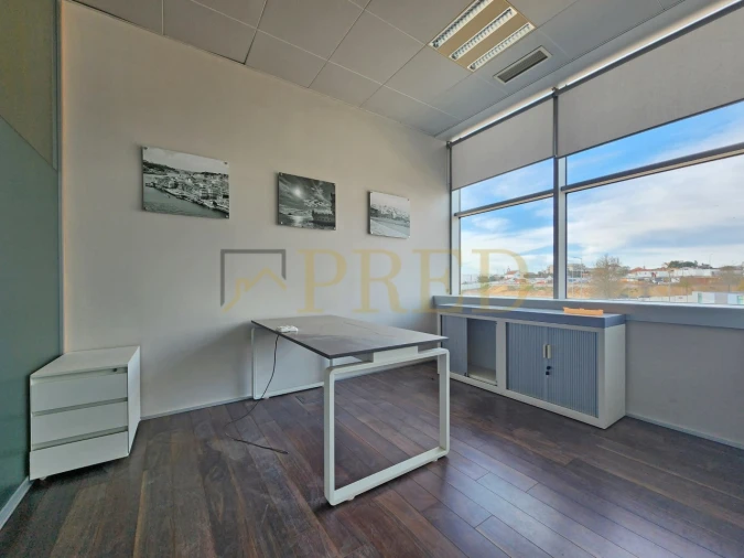 Escritório para Arrendamento em Santa Marinha e São Pedro da Afurada Foto 4