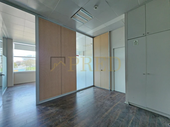 Escritório para Arrendamento em Santa Marinha e São Pedro da Afurada Foto 8