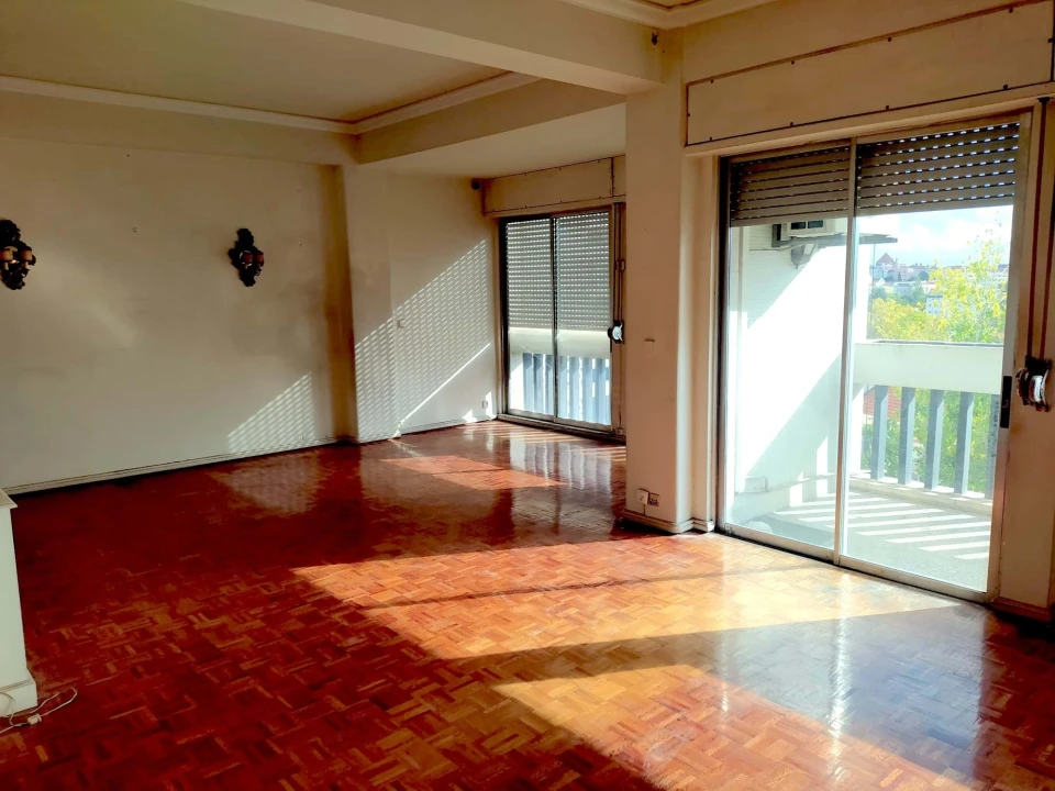 Apartamento T6 para Venda em Alvalade Foto 8