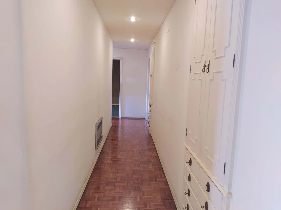 Apartamento T6 para Venda em Alvalade Foto 14